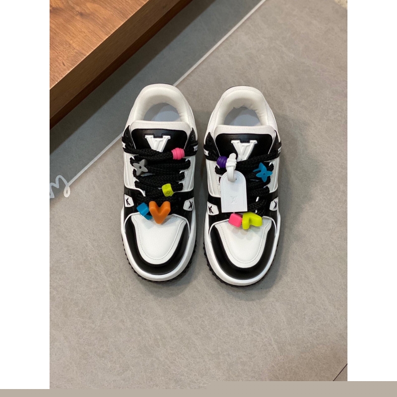 l**is V*t*n sneakers